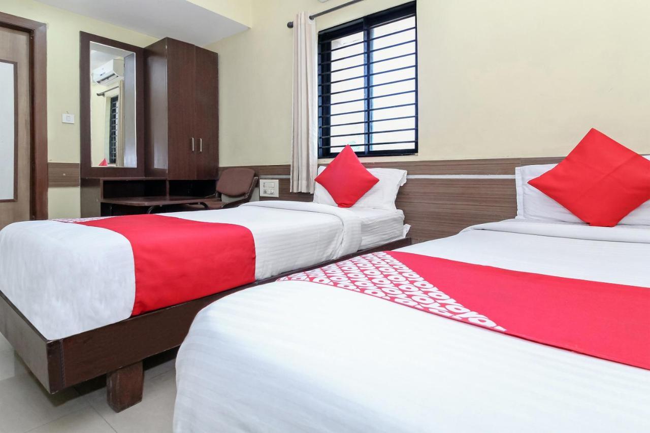 Oyo 30537 Hotel Megharaj Bijāpur Exterior foto