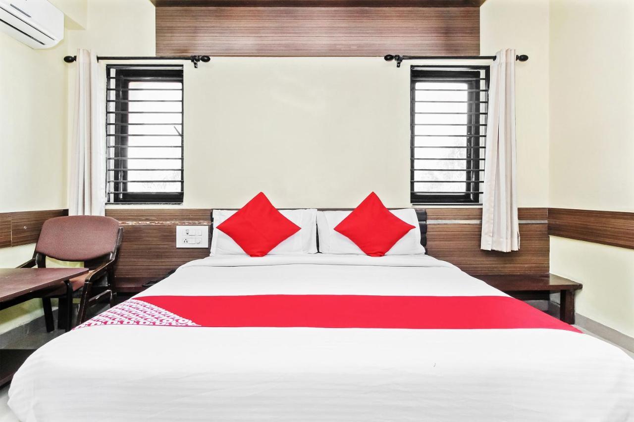 Oyo 30537 Hotel Megharaj Bijāpur Exterior foto