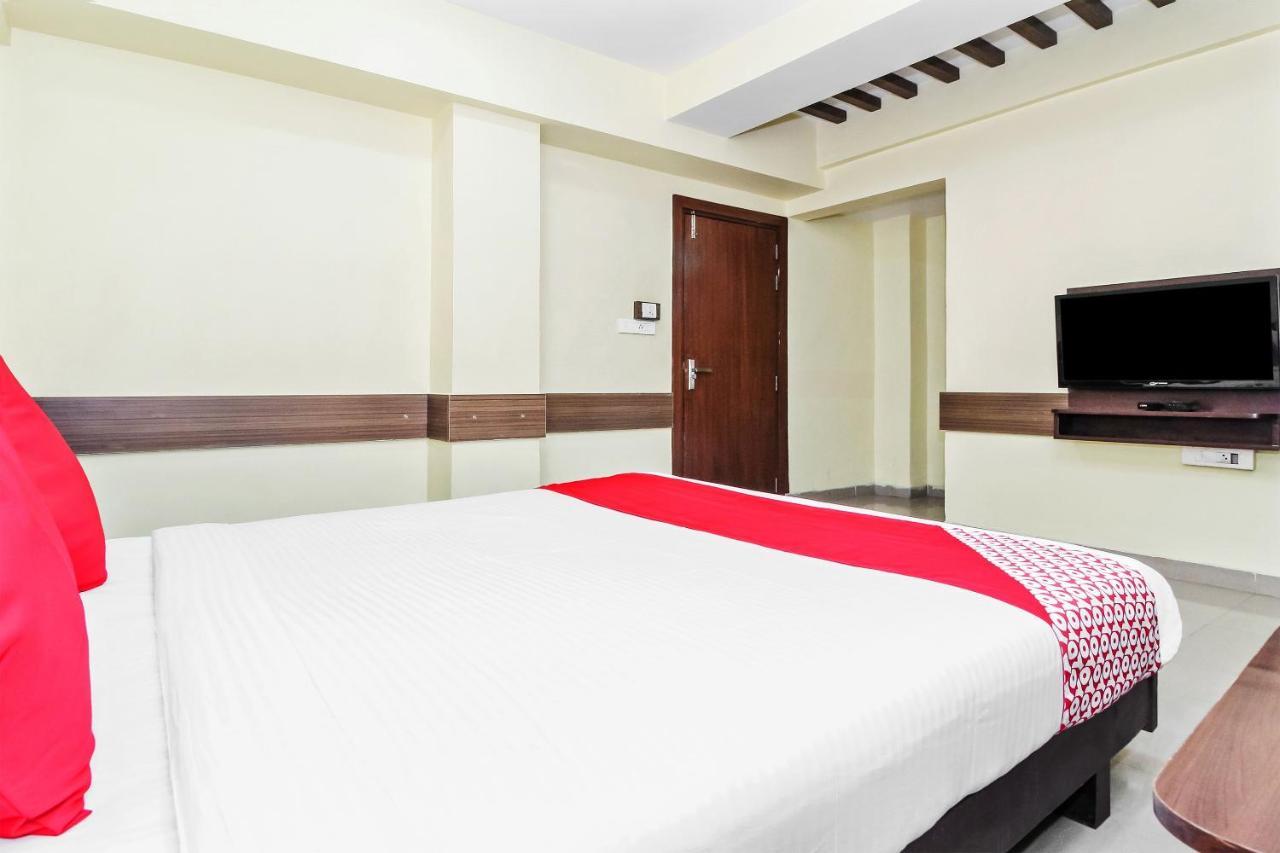Oyo 30537 Hotel Megharaj Bijāpur Exterior foto